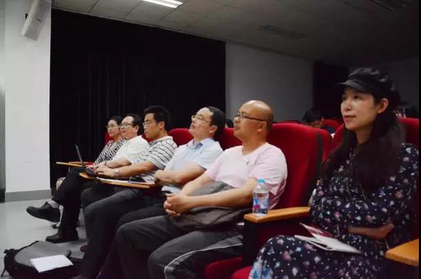 美国福德汉姆大学终身教授兰斯·斯特拉特赴华师大草榴社区
做讲座