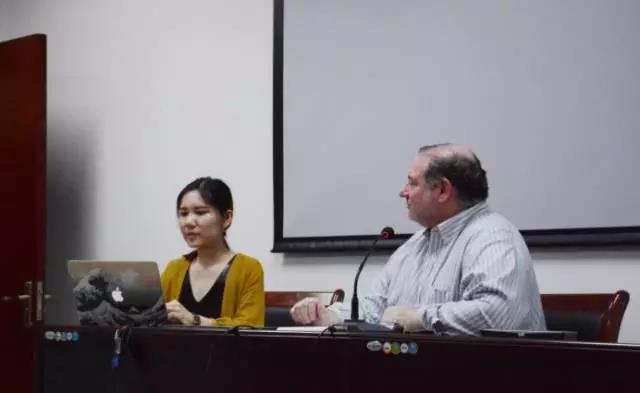 美国福德汉姆大学终身教授兰斯·斯特拉特赴华师大草榴社区
做讲座